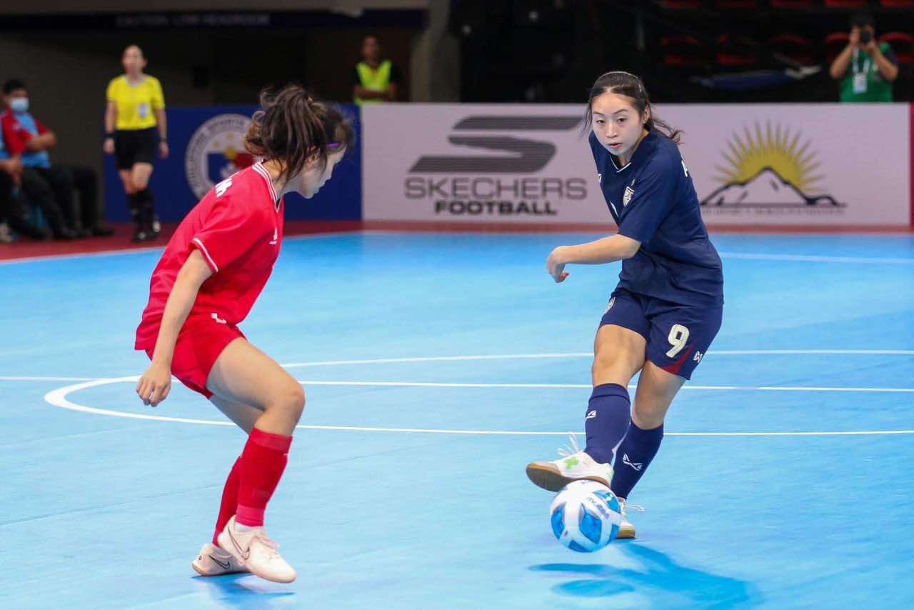 Đội tuyển futsal nữ Việt Nam đã có trận đấu kiên cường trước Thái Lan có lợi thế thể lực nhờ được nghỉ nhiều hơn