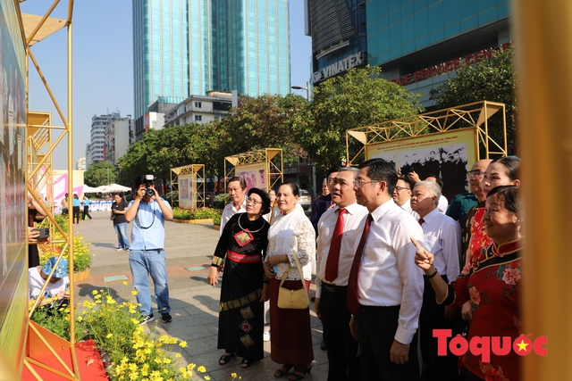 Đồng bào dân tộc thiểu số vui mừng, cảm động tới tham quan triển lãm hình ảnh về đồng bào các dân tộc - Ảnh 4.