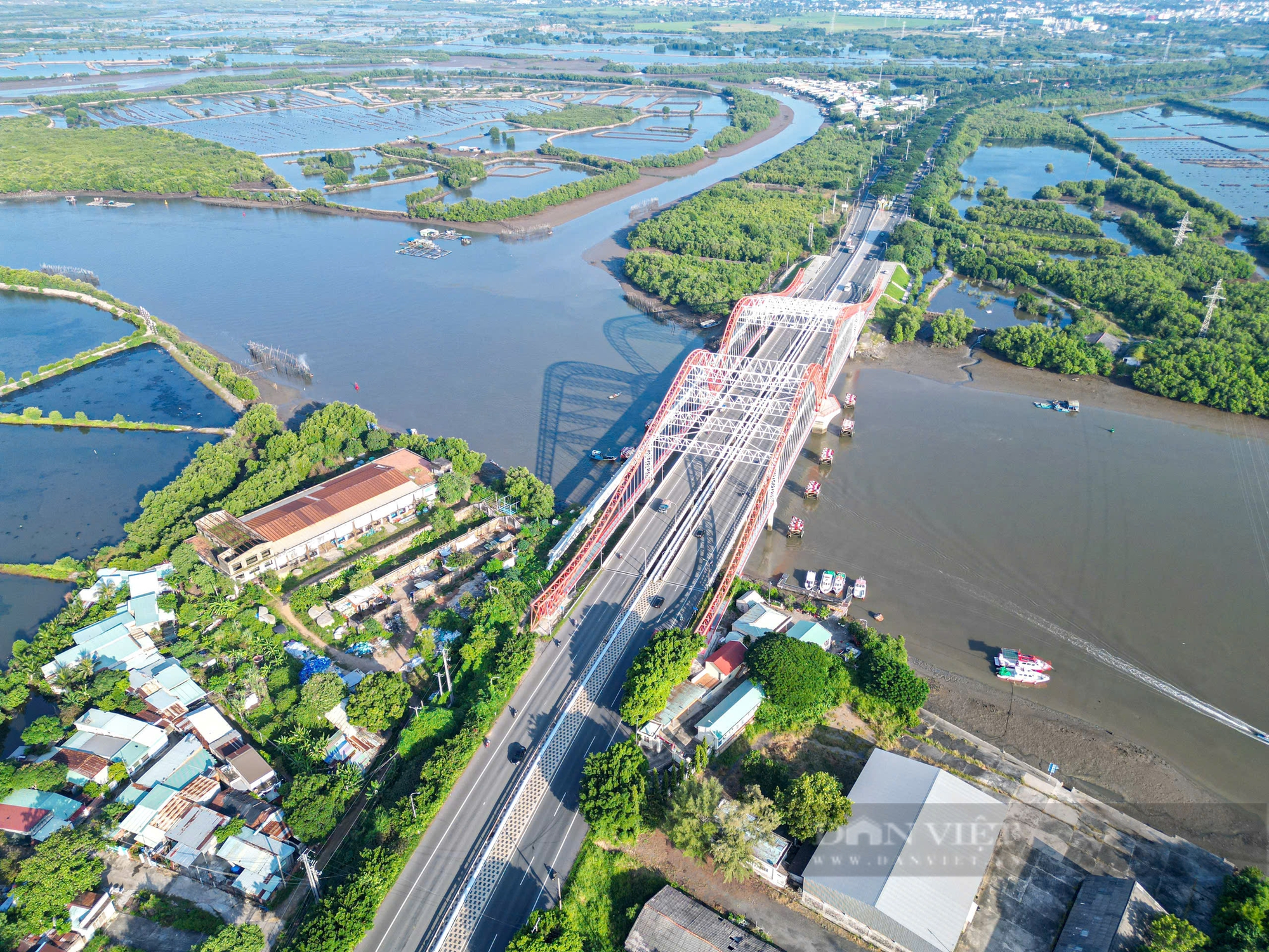 Diện mạo cầu vòm thép 