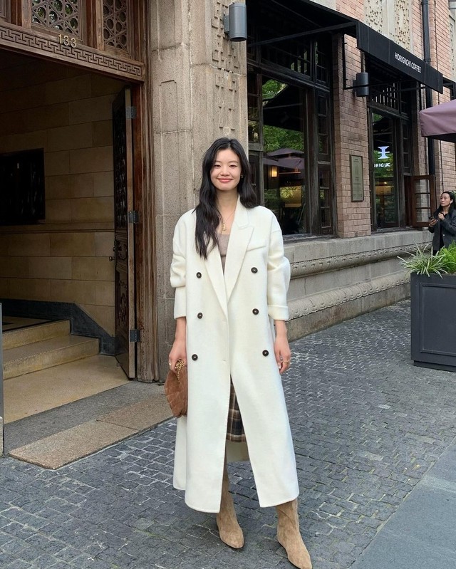 Trench coat màu trung tính dẫn đầu xu hướng thời trang đông này- Ảnh 9.