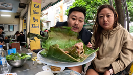 Australiska gäster njuter av Thanh Hoas specialiteter 1.png