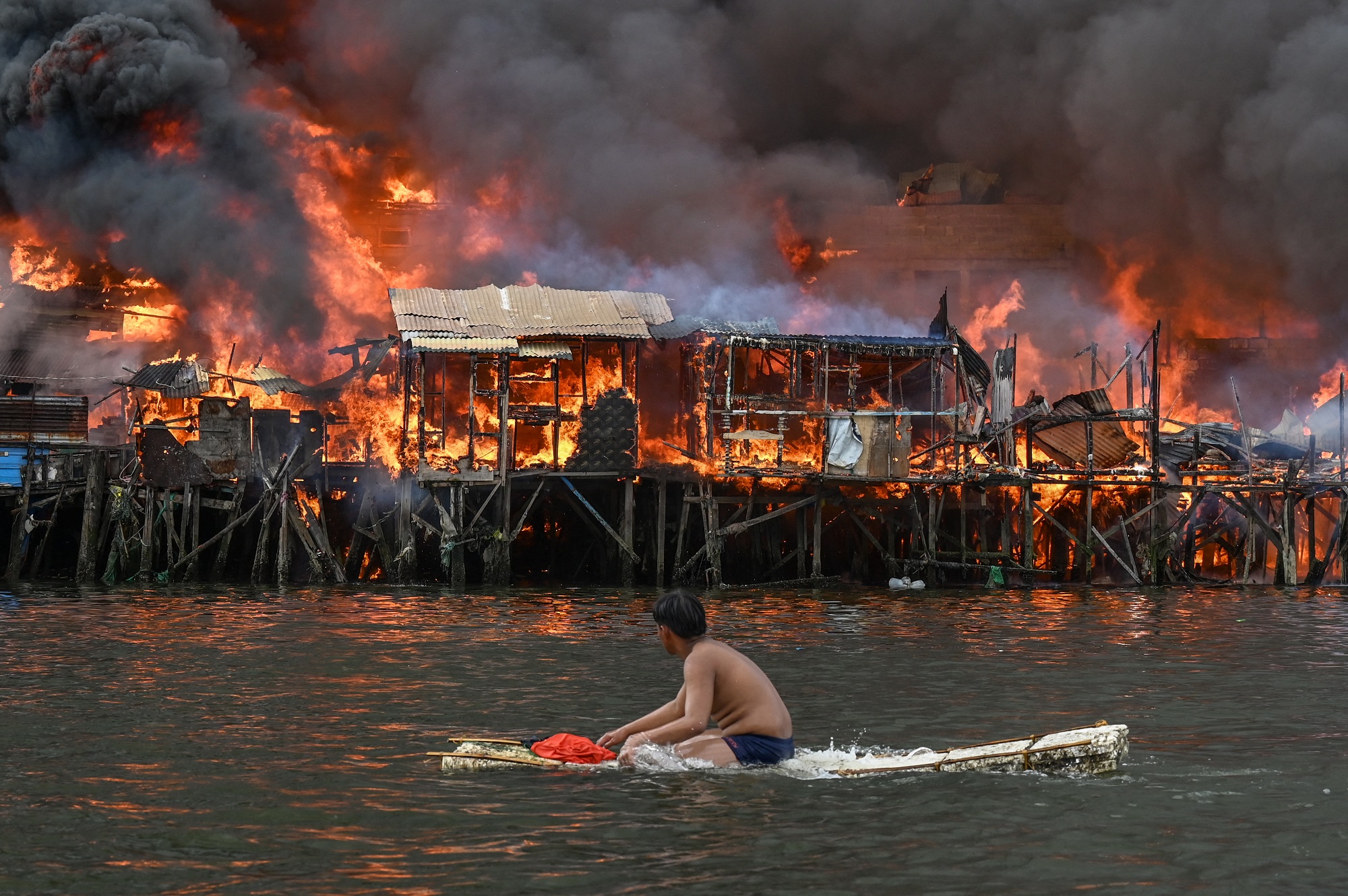 Cháy khu ổ chuột ở Philippines, 1.000 ngôi nhà bị thiêu rụi- Ảnh 3.