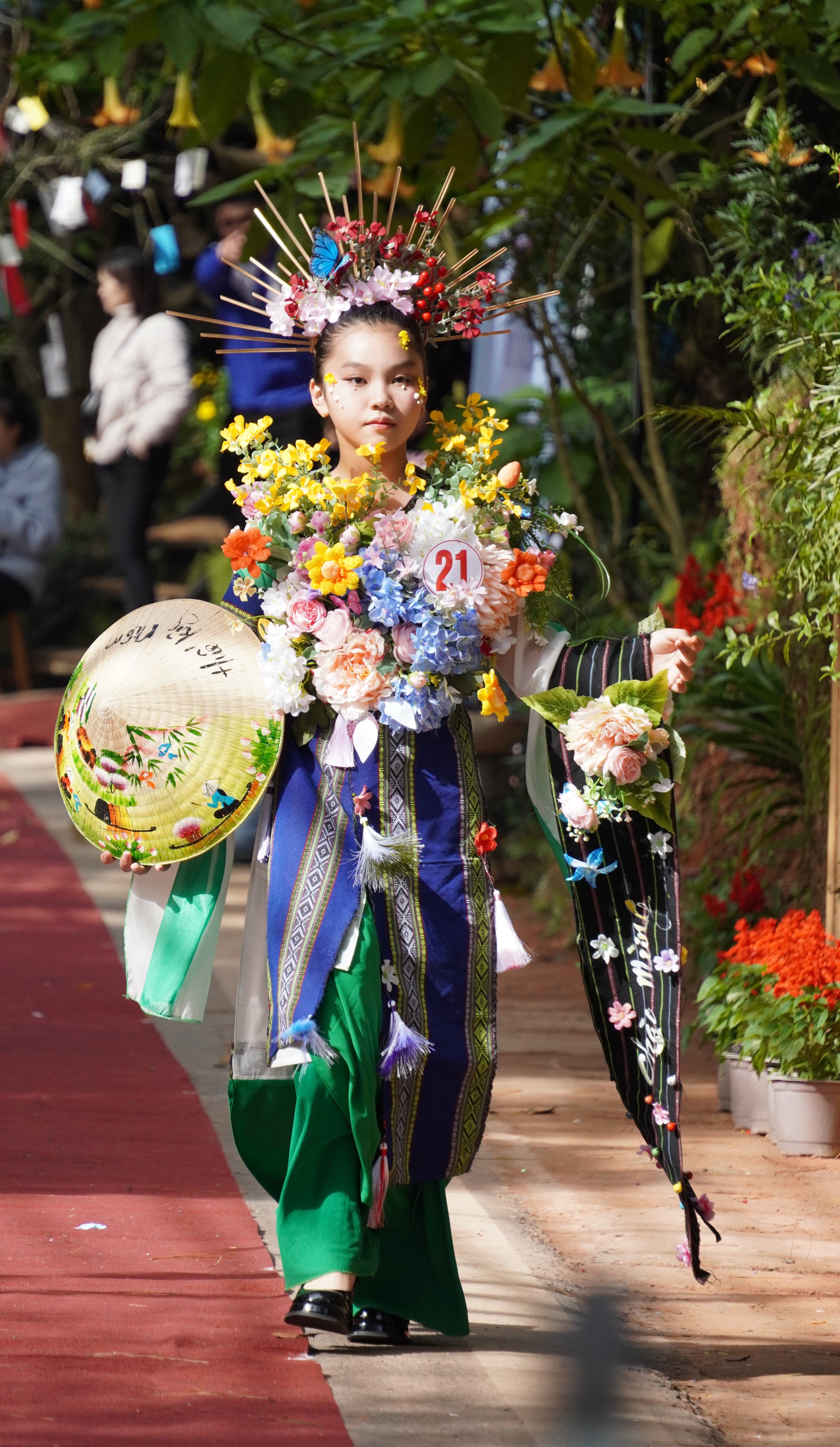 Thi thời trang hoa trước thềm Festival hoa Đà Lạt 2024- Ảnh 5.