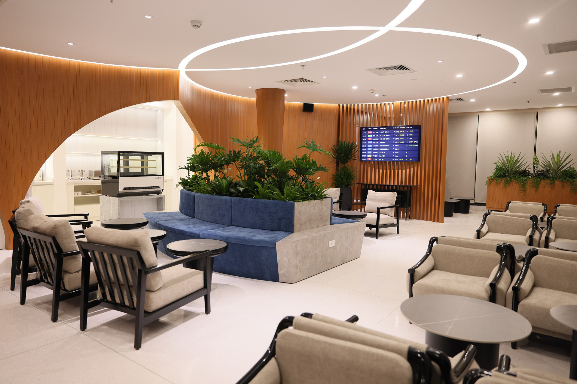 Sắp khai trương phòng chờ PVcomBank Premier Lounge tại Đà Nẵng - Ảnh 2.