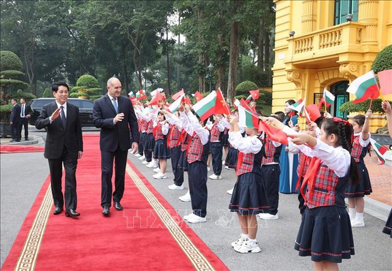 Chủ tịch nước Lương Cường chủ trì lễ đón chính thức Tổng thống Bulgaria- Ảnh 2.