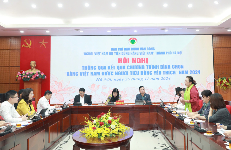 Quang cảnh Hội nghị thông qua kết quả Chương trình bình chọn ''Hàng Việt Nam được người tiêu dùng yêu thích'' năm 2024