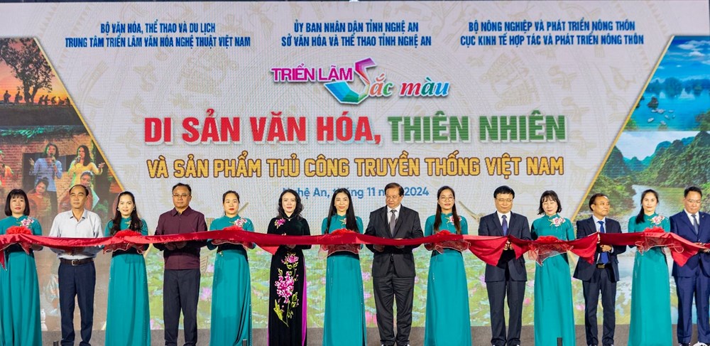 Triển lãm “Sắc màu di sản văn hóa, thiên nhiên và sản phẩm thủ công truyền thống Việt Nam“ - ảnh 3