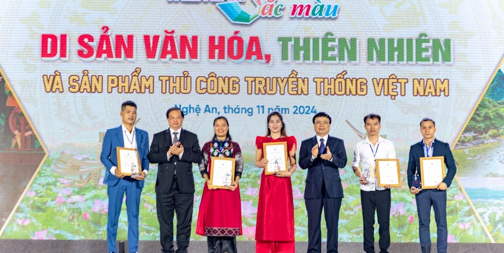 Triển lãm “Sắc màu di sản văn hóa, thiên nhiên và sản phẩm thủ công truyền thống Việt Nam“ - ảnh 4