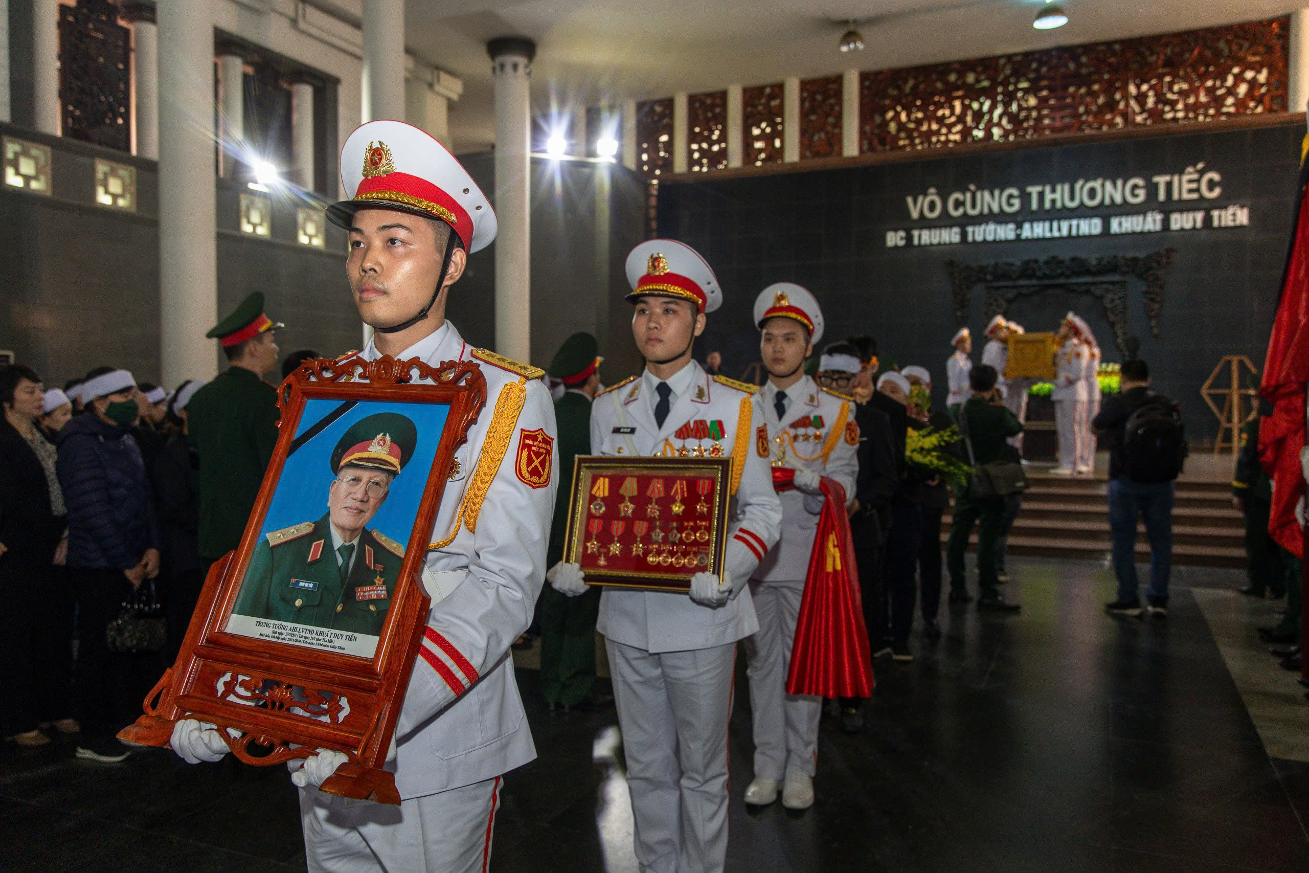 Tình đồng đội, nghĩa đồng bào trong lễ tang trung tướng - anh hùng Khuất Duy Tiến- Ảnh 23.