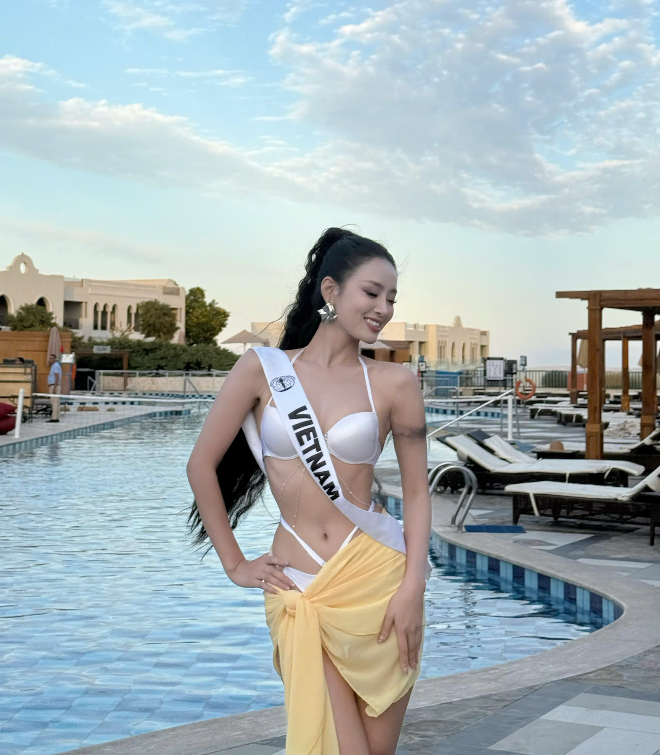 Á hậu Bùi Khánh Linh trình diễn bikini quyến rũ trước chung kết Miss Intercontinental 2024 - Ảnh 2.