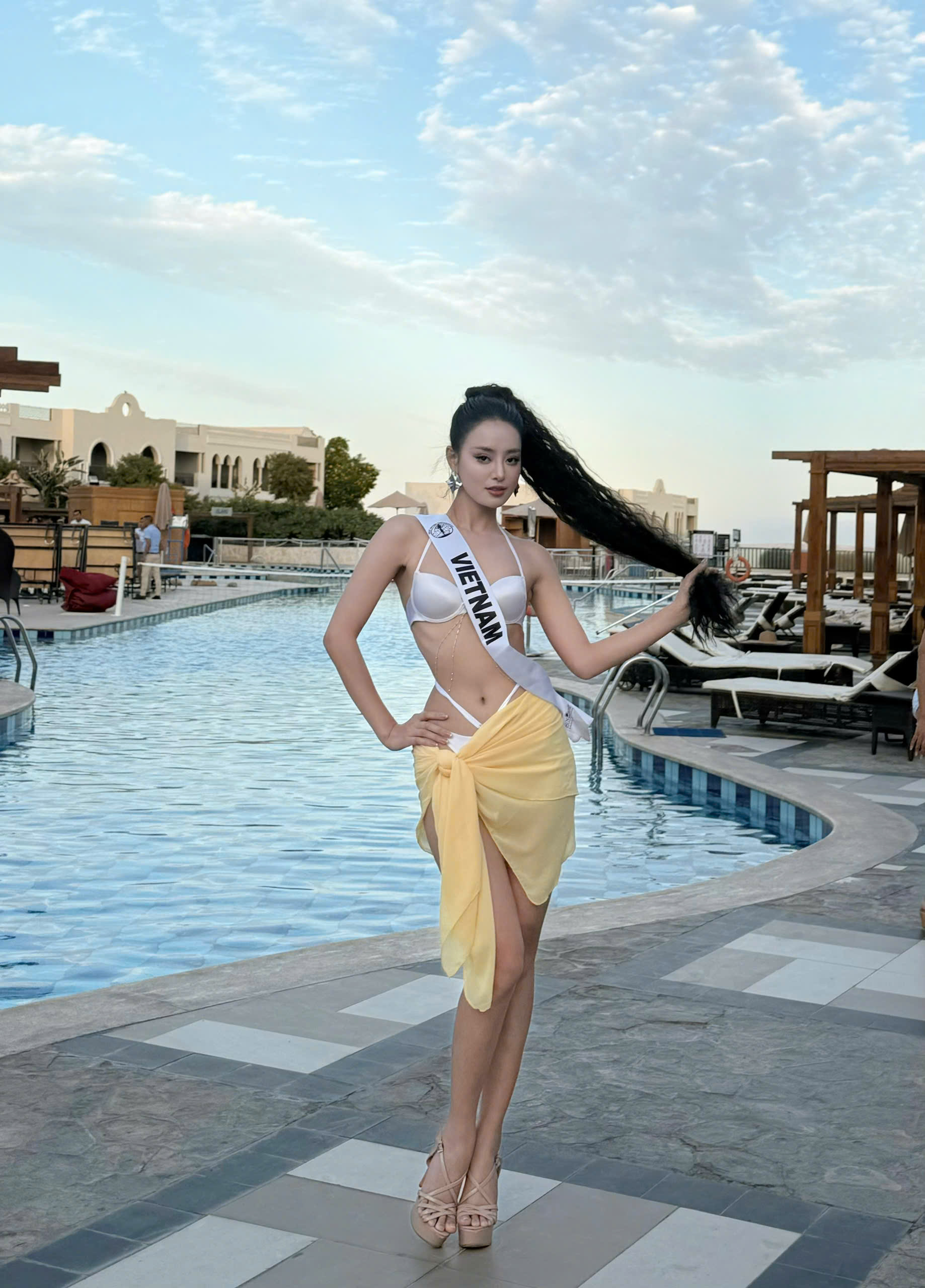 Á hậu Bùi Khánh Linh trình diễn bikini quyến rũ trước chung kết Miss Intercontinental 2024 - Ảnh 3.