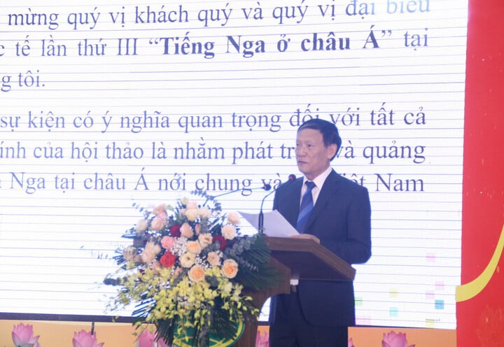 GS.TS Nguyễn Công Nghiệp – Phó Hiệu trưởng Thường trực trường ĐH Kinh doanh và Công nghệ Hà Nội - phát biểu tại hội thảo. (Ảnh: Minh Phong)