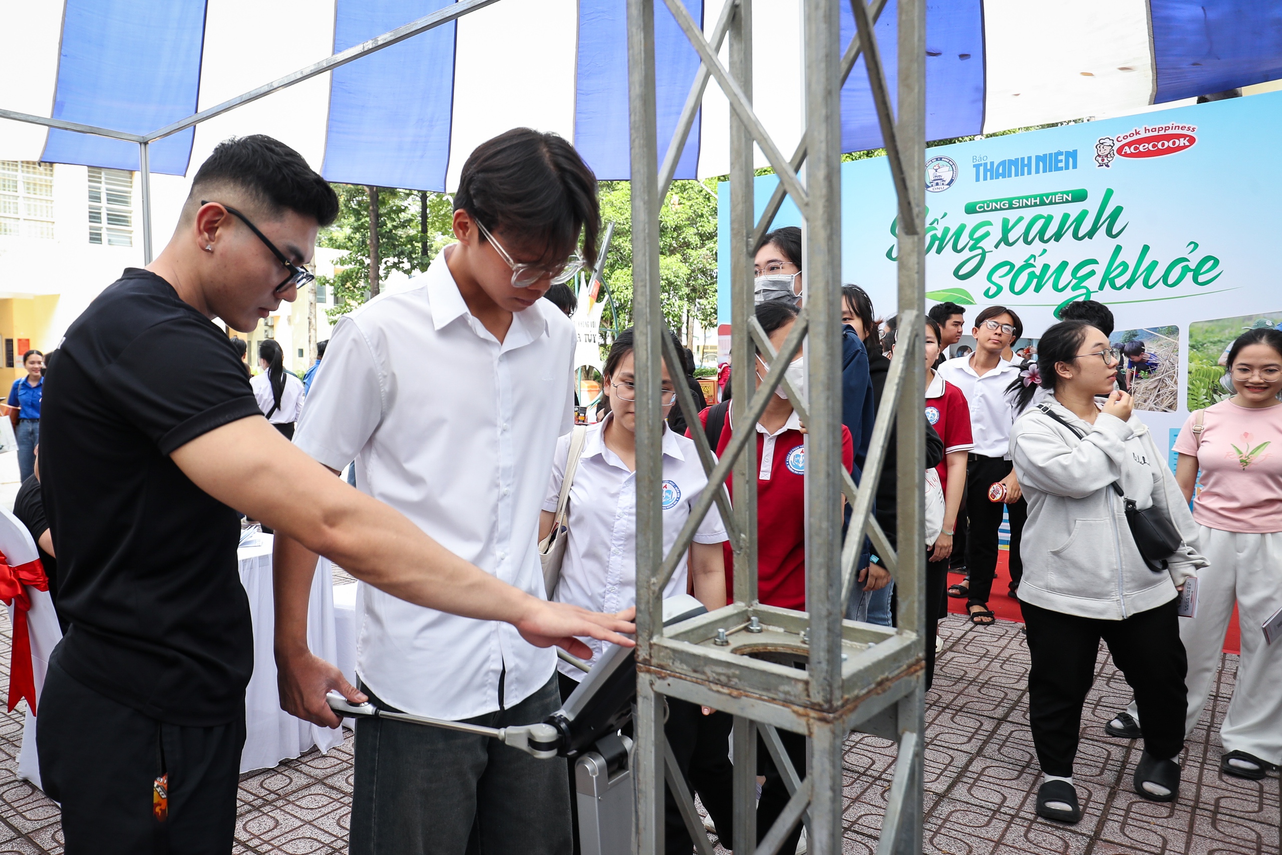 Chuyên gia hướng dẫn sinh viên dùng thức ăn nhanh sao cho khỏe - Vietnam.vn