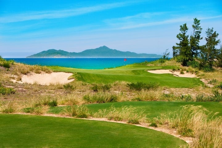 Hố 16, Norman Course tại Legend Danang Golf Resort.