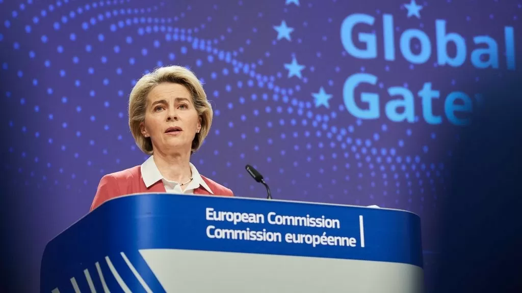 Chủ tịch EC Ursula von der Leyen công bố kế hoạch đầu tư cơ sở hạ tầng mang tên Global Gateway, tháng 12/2021. (Nguồn: EC)