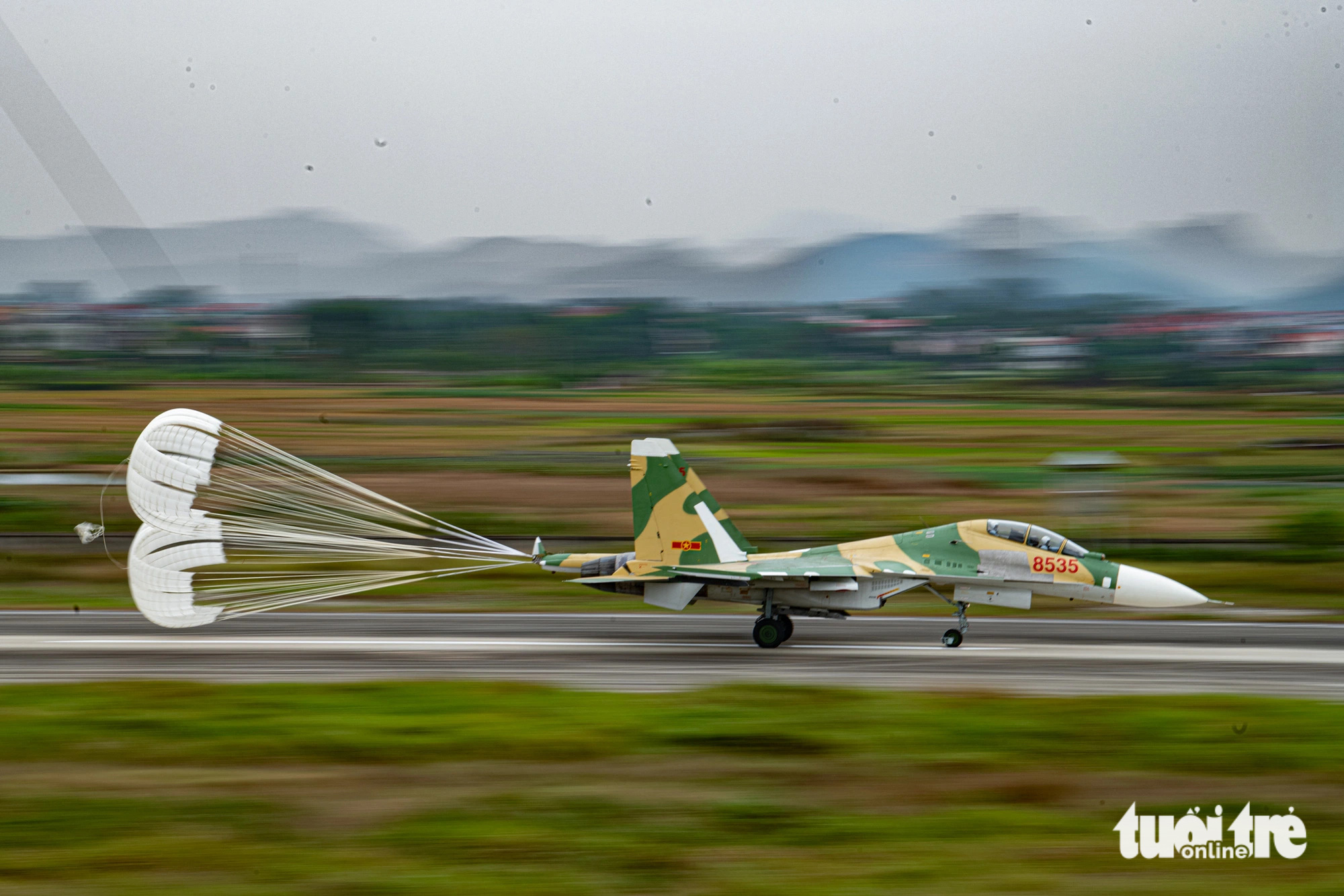 Phi công tiêm kích Su30-MK2 tự hào khi bay trên bầu trời quê hương, đất nước - Ảnh 16.