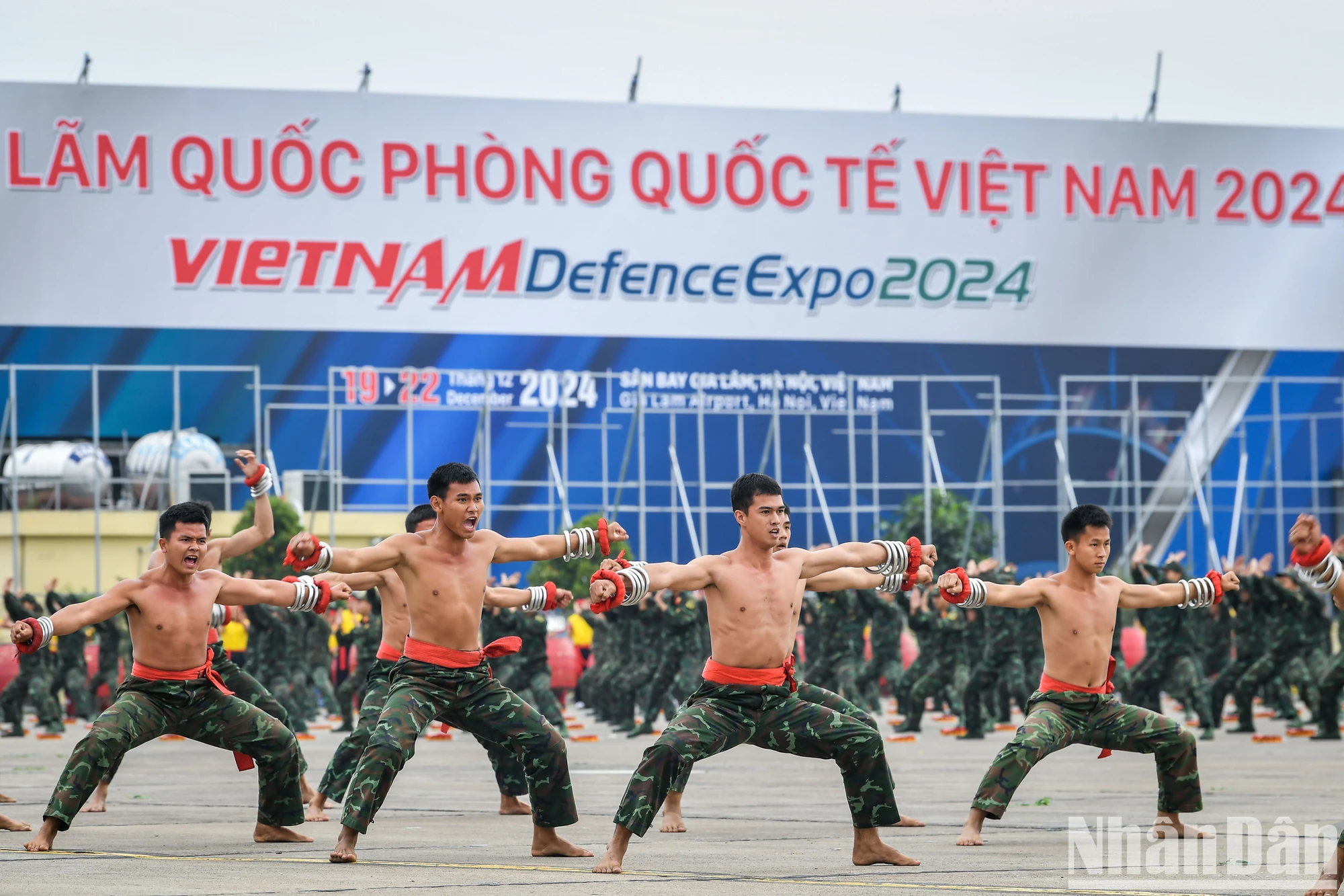 [Ảnh] Đặc công, máy bay, quân khuyển luyện tập cho sự kiện Triển lãm Quốc phòng quốc tế 2024 ảnh 11