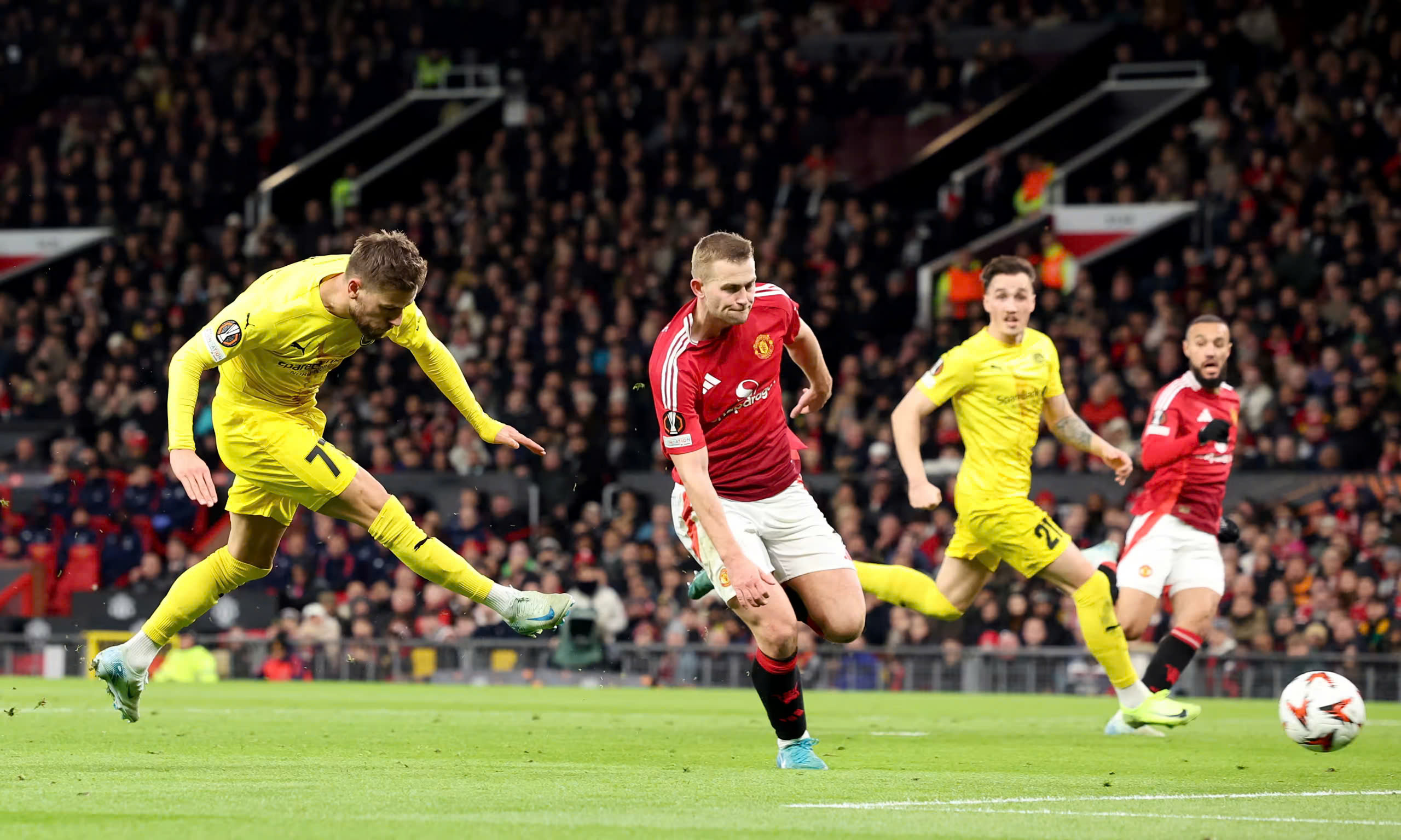 M.U thắng thót tim Bodo/Glimt, HLV Ruben Amorim thở phào trận ra mắt sân Old Trafford- Ảnh 3.