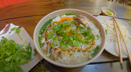 Convidados ocidentais, pho vietnamita 2.png