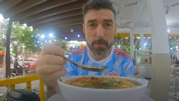 Convidados ocidentais, pho vietnamita.png