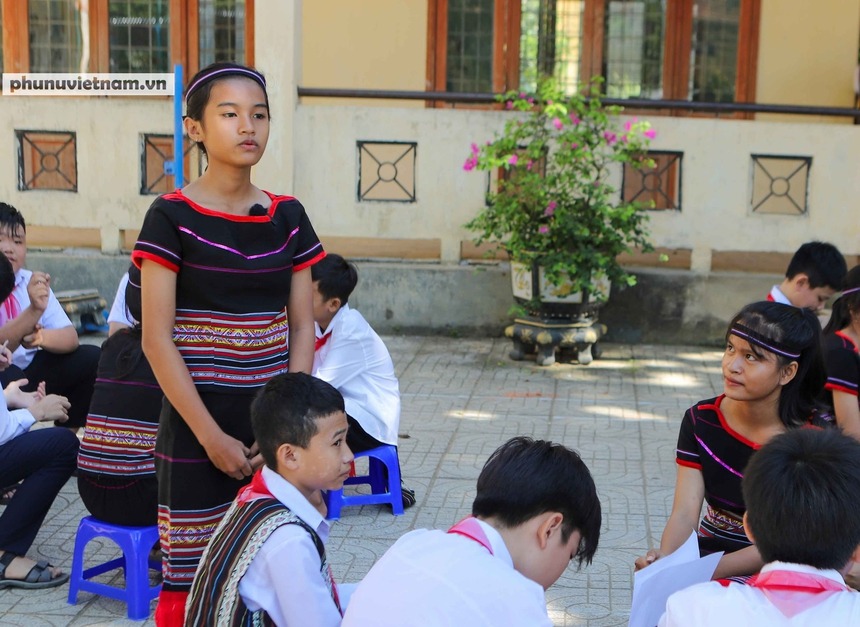 "Thủ lĩnh của sự thay đổi" nâng cao nhận thức, kỹ năng cho học sinh miền núi Quảng Ngãi- Ảnh 2.