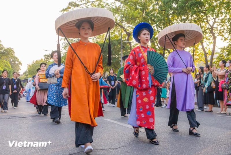 gan 500 nguoi dieu hanh co phuc viet bach hoa bo hanh hinh 1