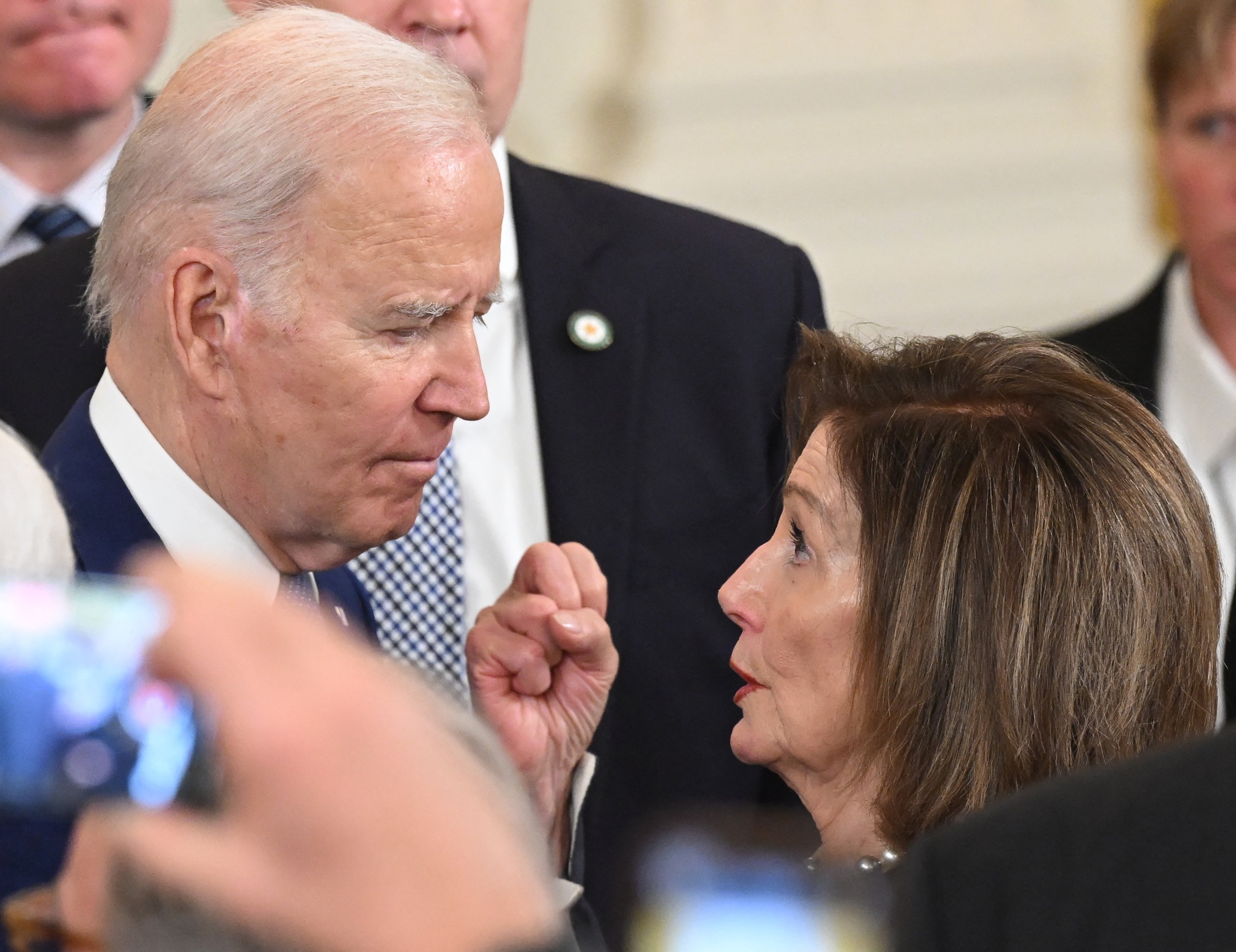 Bà Nancy Pelosi trách Tổng thống Biden rút lui trễ- Ảnh 1.