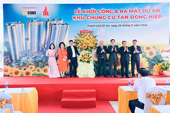 Tập đoàn Bcons vừa khởi công xây dựng dự án khu chung cư Tân Đông Hiệp (TP Dĩ An, Bình Dương) với quy mô 4 tháp cao 38 tầng, tạo cơ hội cho người thu nhập trung bình có điều kiện mua nhà gần nơi làm việc.