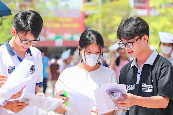 Thí sinh có IELTS/SAT không bị ảnh hưởng khi siết xét tuyển sớm. (Ảnh minh hoạ)