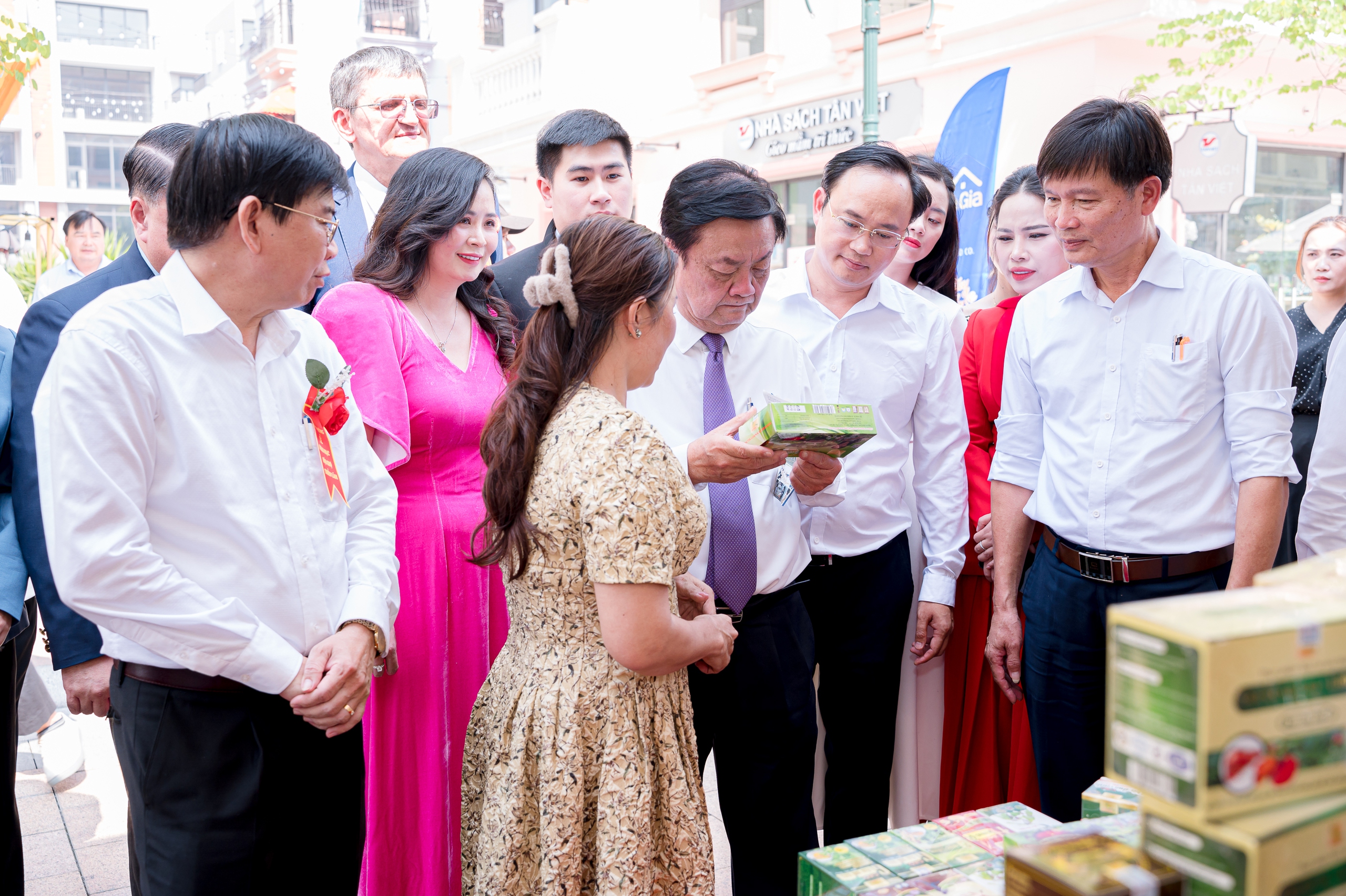 Bộ trưởng Lê Minh Hoan: tài nguyên phong phú của đất nước, tinh thần năng động của người dân, doanh nghiệp, HTX - Ảnh 1.