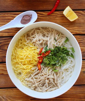 Bún thang ngắm trước, ăn sau - Ảnh 1.