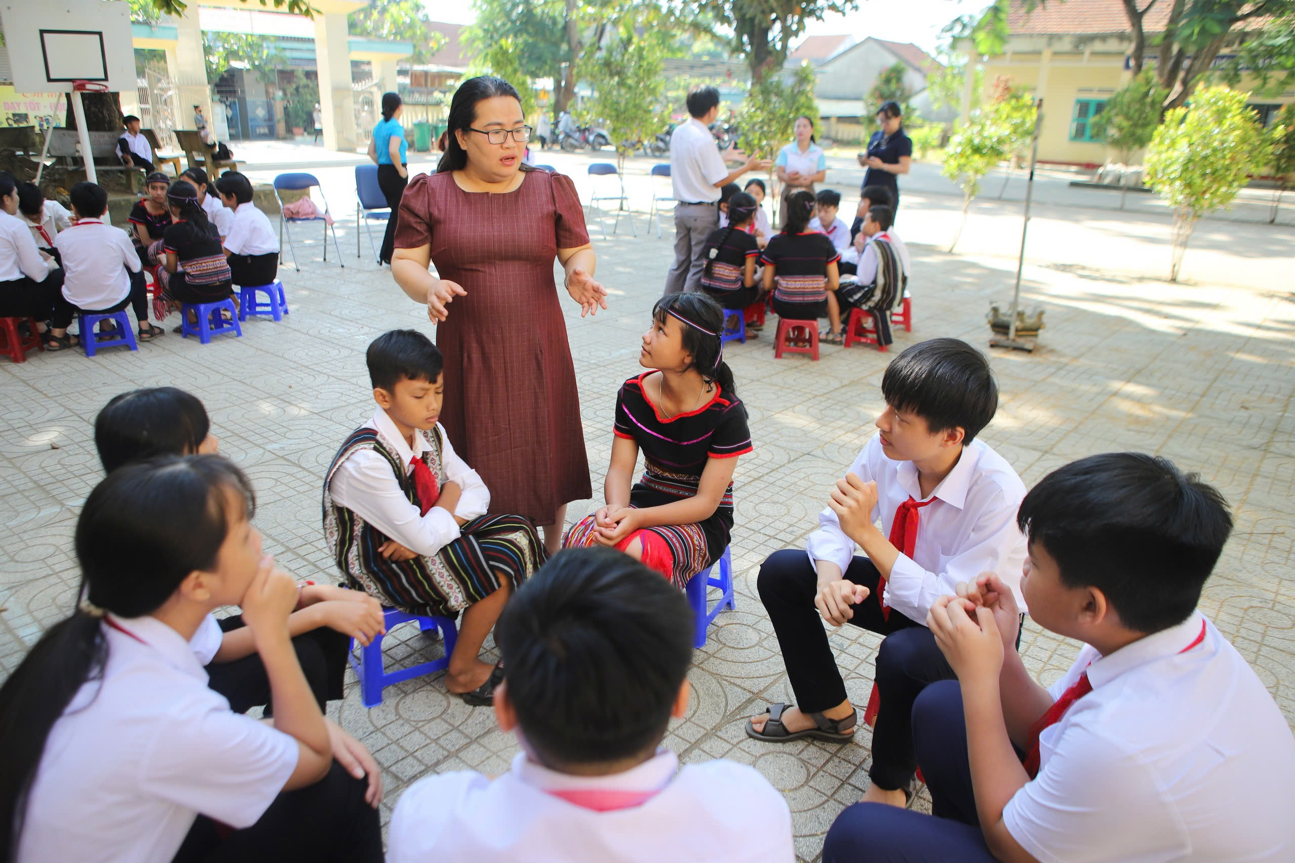 "Thủ lĩnh của sự thay đổi" nâng cao nhận thức, kỹ năng cho học sinh miền núi Quảng Ngãi- Ảnh 1.