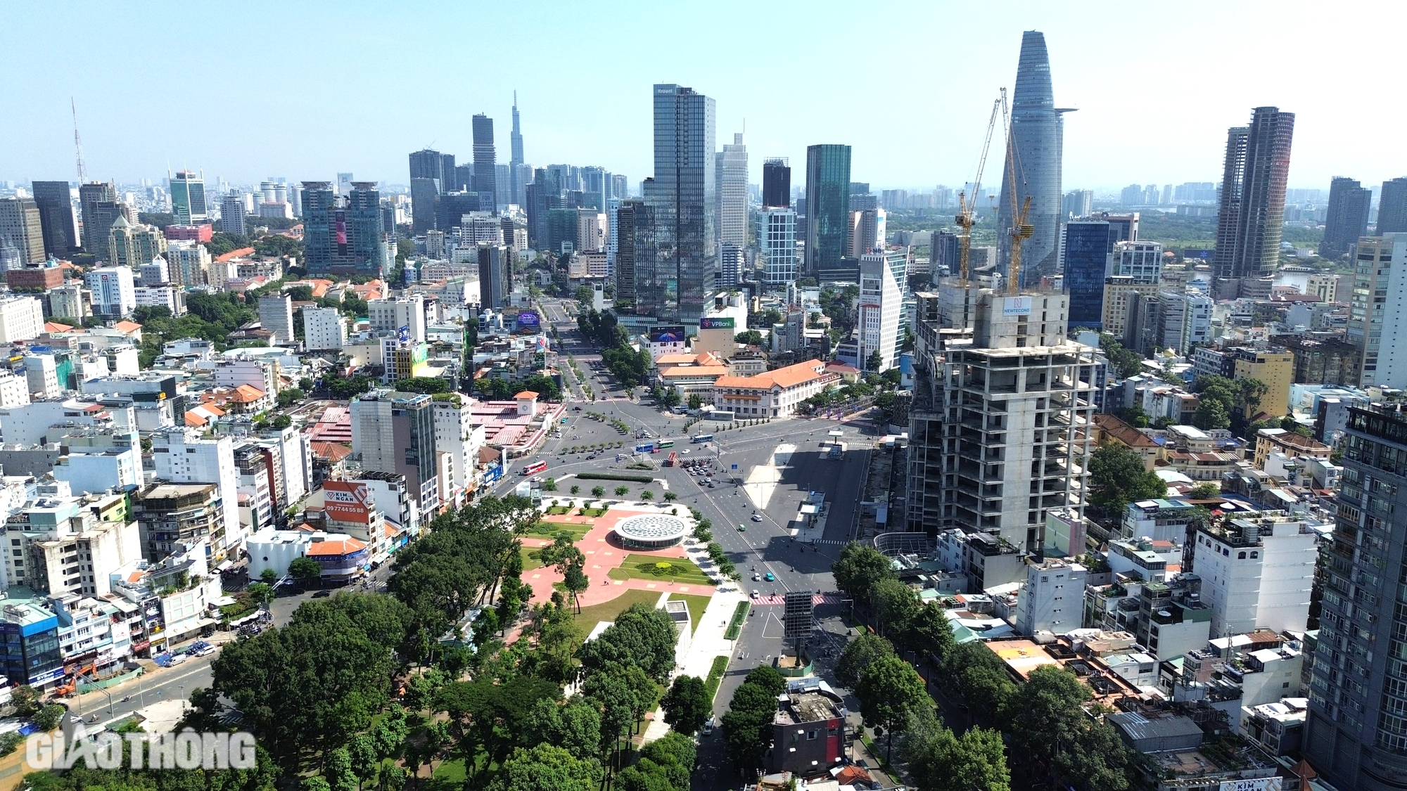 Chiêm ngưỡng vẻ hoành tráng của các nhà ga metro số 1- Ảnh 1.