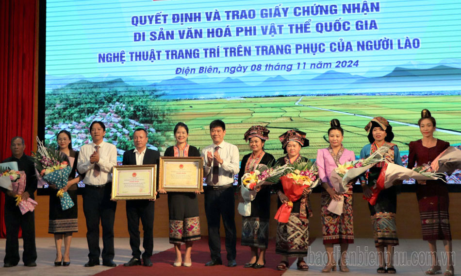 cong bo di san quoc gia nghe thuat trang tri tren trang phuc dan toc lao hinh 1