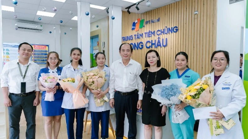 Cứu sống người đàn ông bị nhồi máu cơ tim khi đang đi đường ảnh 1