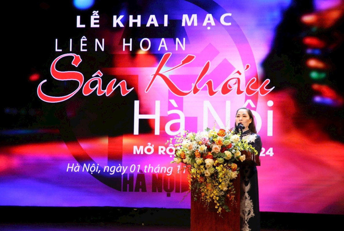 nhieu vo dien dac sac tai dem khai mac lien hoan san khau ha noi mo rong 2024 hinh 1