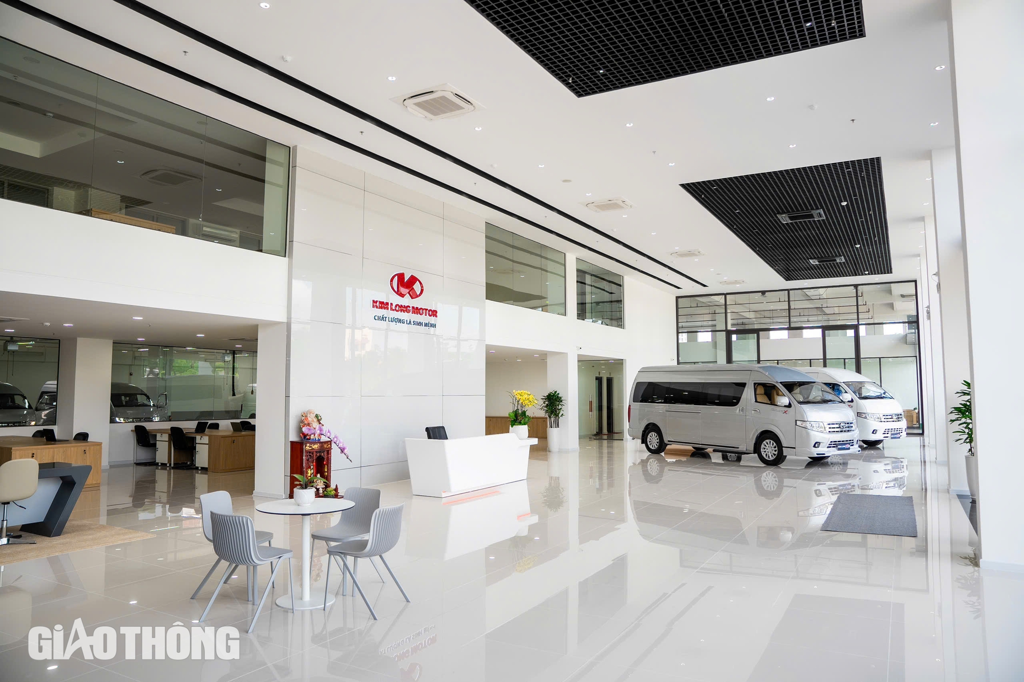 Đèo Cả đặt hàng xe Kimlong ngay khi thương hiệu này khai trương showroom tại TP.HCM- Ảnh 1.