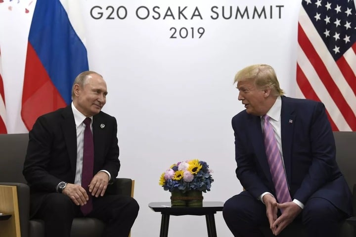 Tổng thống Nga Vladimir Putin và Tổng thống đắc cử Mỹ Donald Trump trong một cuộc hội đàm bên thềm thượng đỉnh G20 vào năm 2019. (Ảnh: Sputnik)