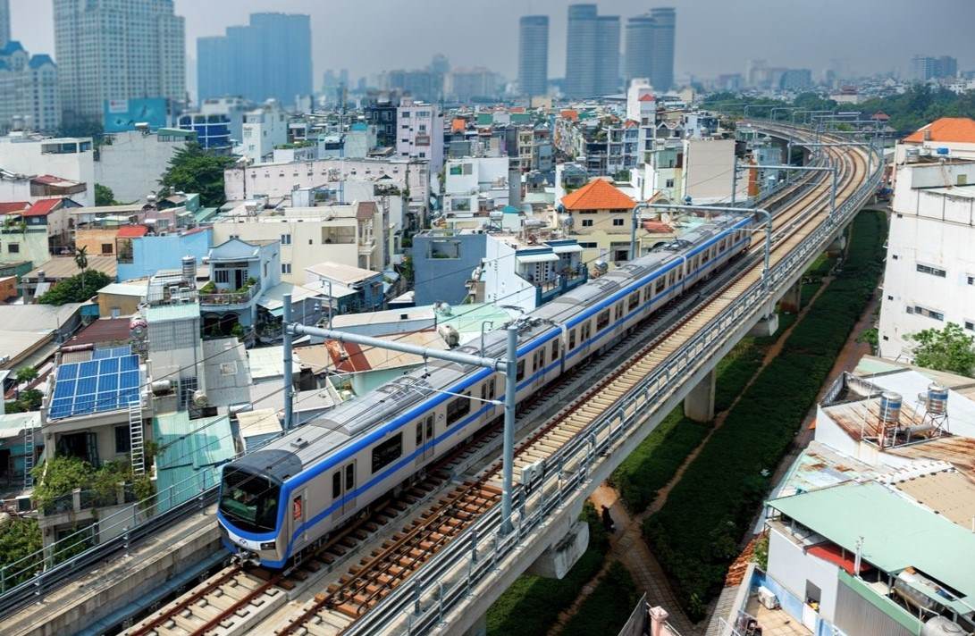  5 ngày qua, tuyến Metro số 1 đã vận hành thử nghiệm 100% công suất. Đây là bước quan trọng cuối cùng trước khi chính thức chạy thương mại, đánh dấu cột mốc quan trọng để phát triển giao thông công cộng của TPHCM. 