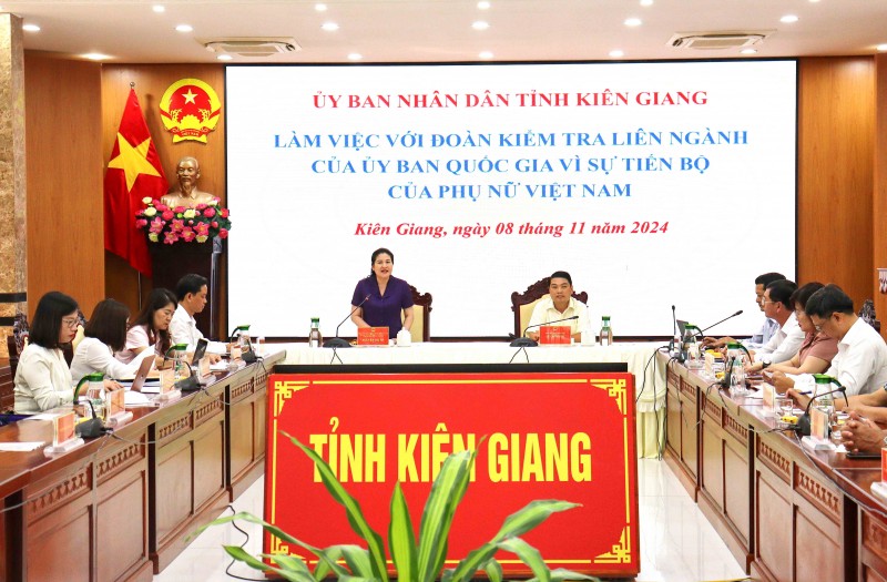 Đoàn kiểm tra Ủy ban quốc gia Vì sự tiến bộ của phụ nữ làm việc tại Kiên Giang