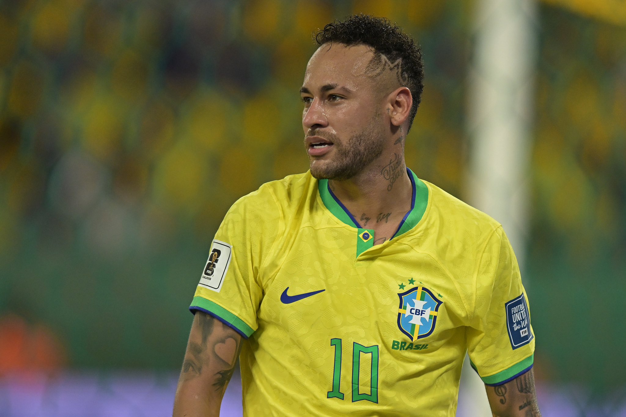 Neymar phải chờ đợi thêm thời gian mới trở lại đội tuyển Brazil