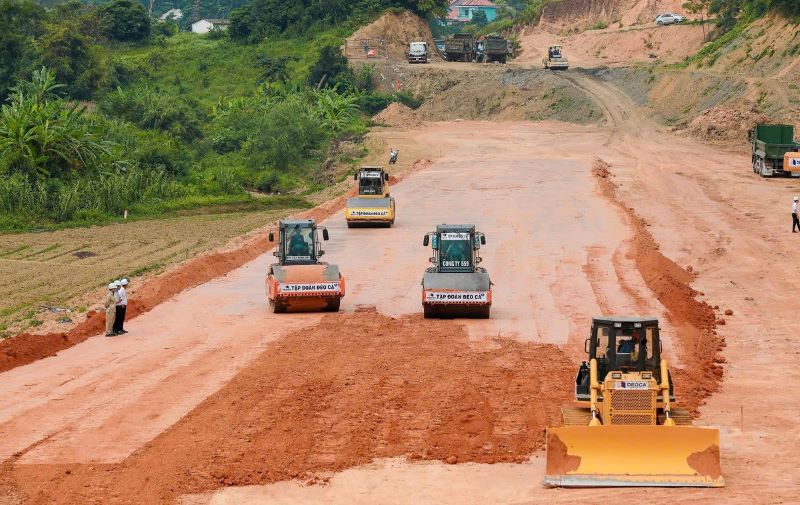 Thi công Dự án tuyến cao tốc cửa khẩu Hữu Nghị - Chi Lăng.