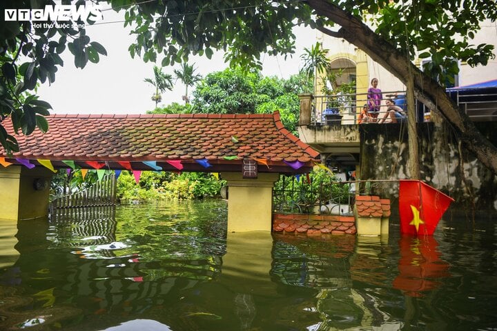 Hình ảnh ngập lụt tại xã Nam Phương Tiến, huyện Chương Mỹ hồi tháng 7.