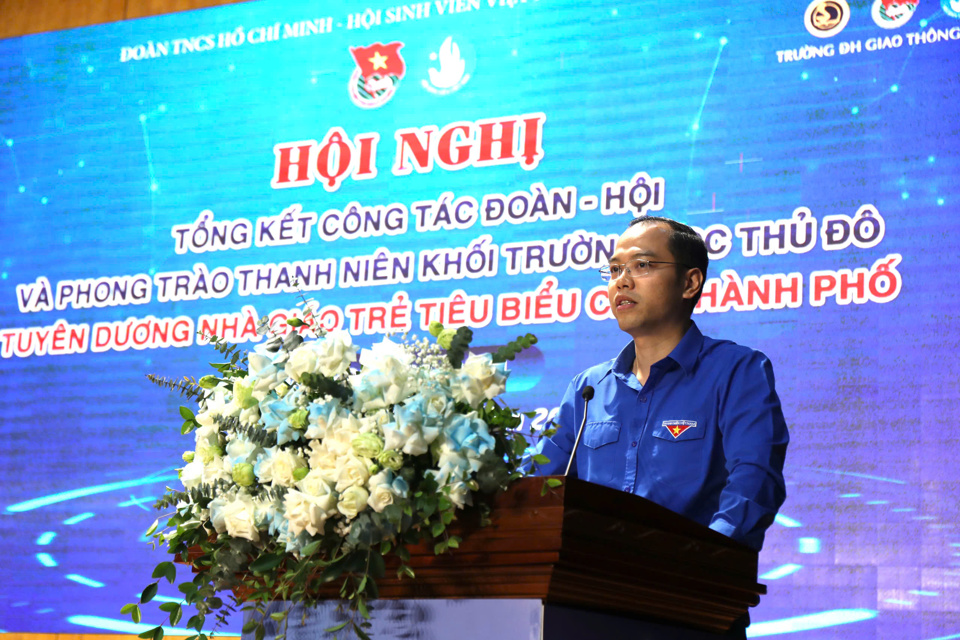 Phó Bí thư Thành đoàn, Chủ tịch Hội Sinh viên Việt Nam TP Hà Nội Nguyễn Tiến Hưng phát biểu tại hội nghị - Ảnh: Mạnh Quân