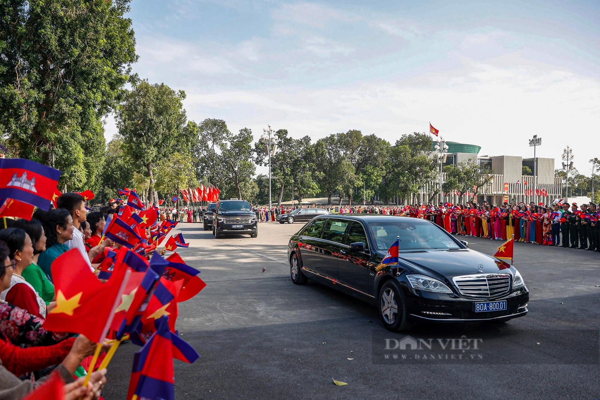 Hình ảnh Chủ tịch nước Lương Cường chủ trì Lễ đón Quốc vương Campuchia Norodom Sihamoni- Ảnh 1.