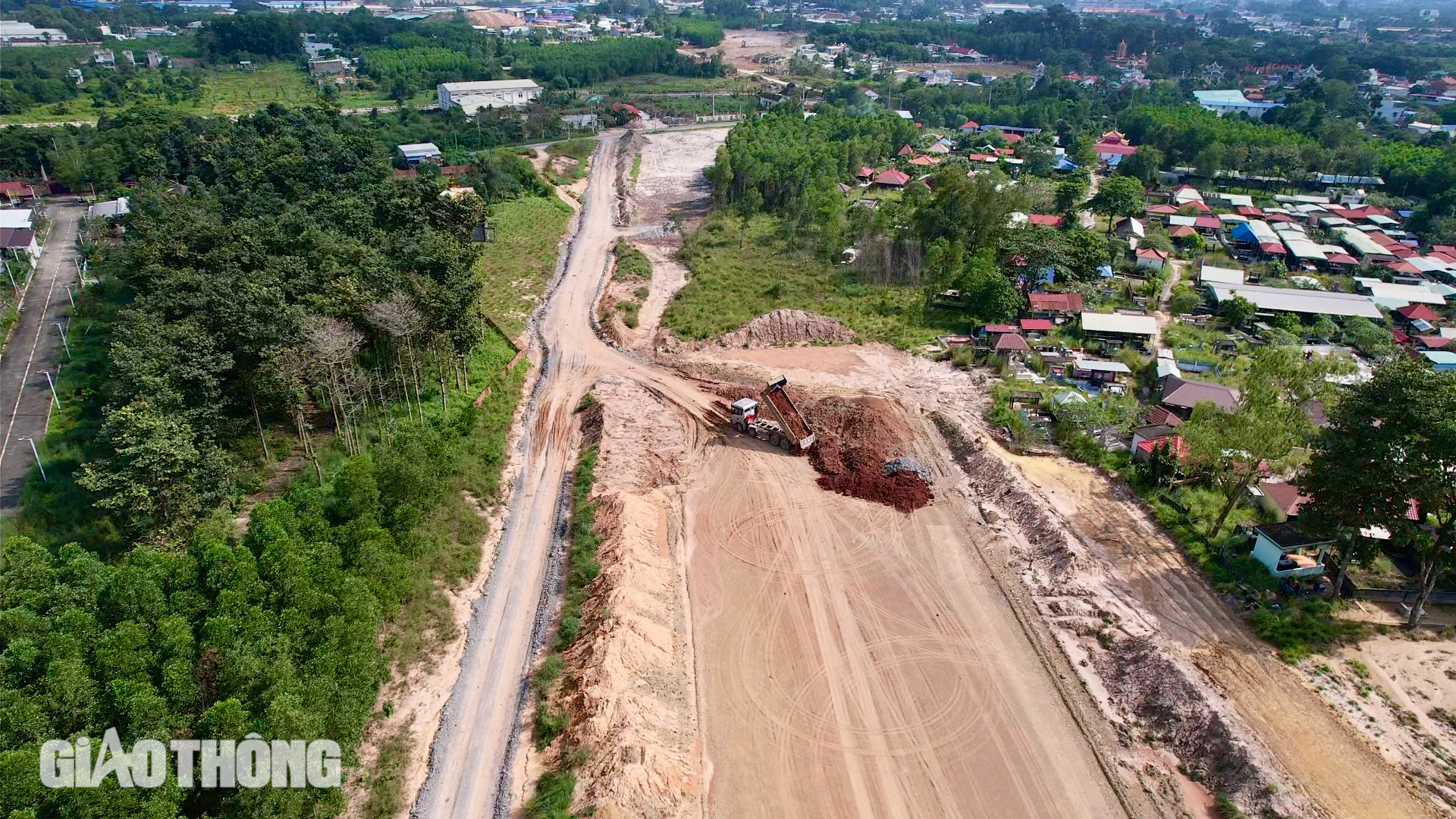 Hỗ trợ hơn 4,2 tỷ đồng tiền tạm cư cho người dân giao đất làm cao tốc Biên Hòa - Vũng Tàu- Ảnh 1.