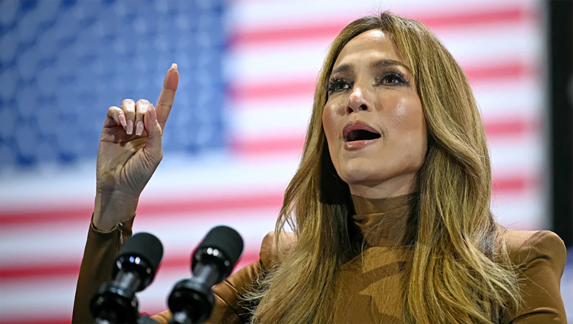 Jennifer Lopez chỉ trích chiến dịch tranh cử của Donald Trump xúc phạm người Mỹ Latinh- Ảnh 1.