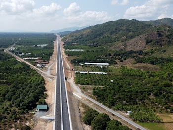 khanh hoa lien tuc bung no du lich nho ha tang cao toc thuan tien hinh 1