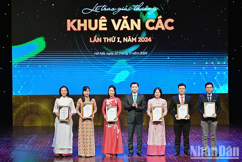 Giải thưởng Khuê Văn Các vinh danh các tài năng trẻ ngành khoa học xã hội và nhân văn ảnh 1