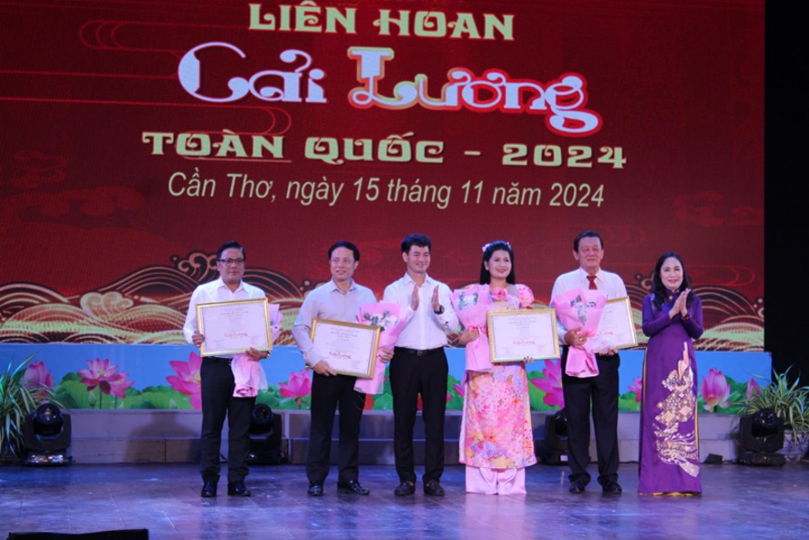 lien hoan cai luong toan quoc 2024 keu goi cac nghe si tham nhap thuc te nhieu hon hinh 1